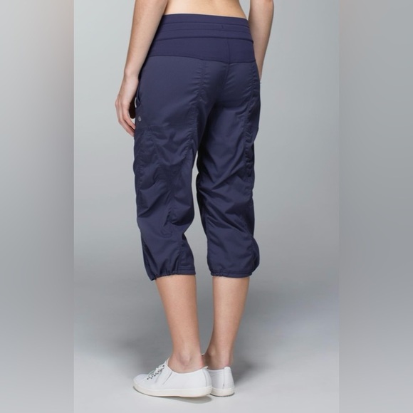 Lululemon Studio Crop *No
Liner Cadet Blue Size 10 NWT - Picture 3 of 16